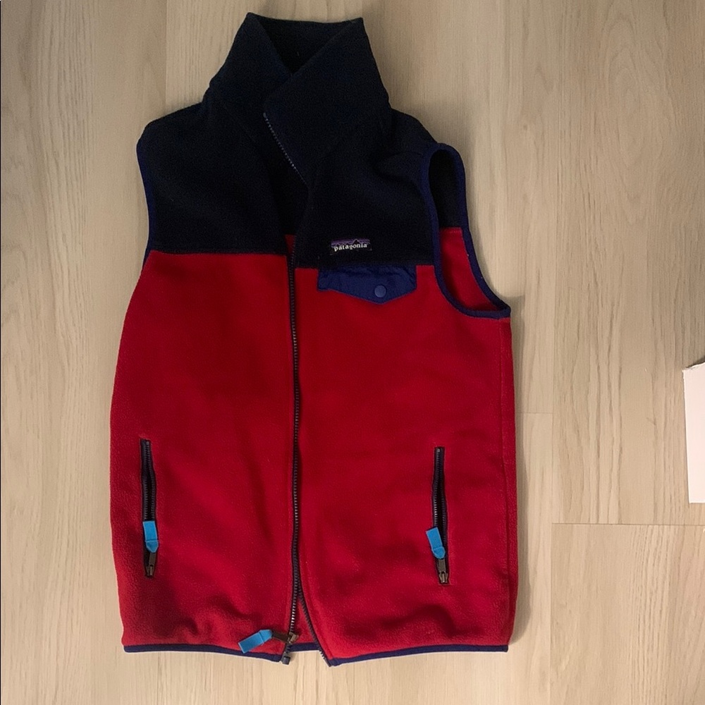 Men’s Patagonia Navy and Red Fleece Vest, size Small